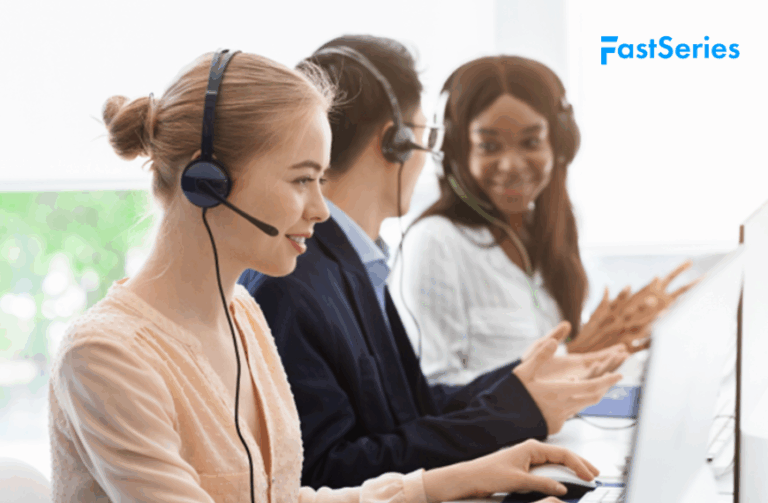 CRM สำหรับศูนย์บริการลูกค้าคืออะไร? อธิบายถึงประโยชน์และข้อควรระวังในการนำมาใช้